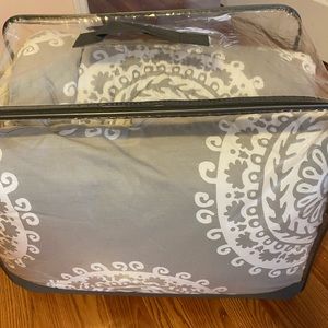 Pottery Barn comforter & Sham XL Twin for dorms